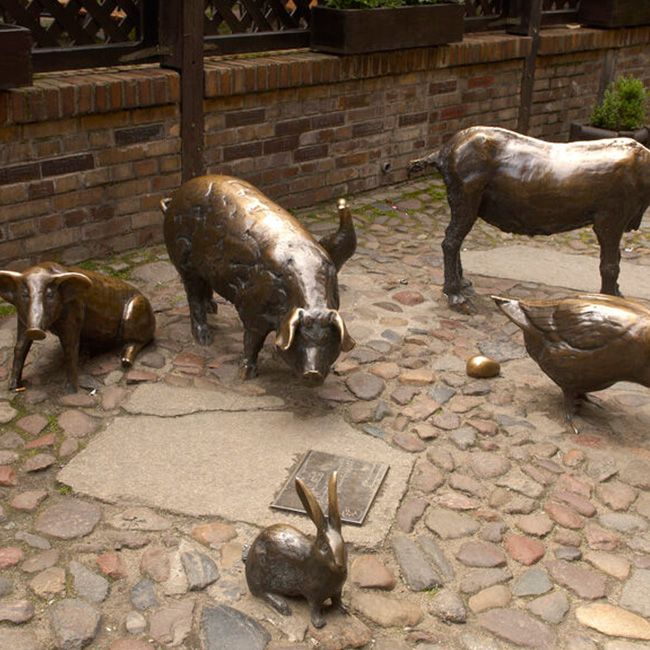 Life size farm animal statues