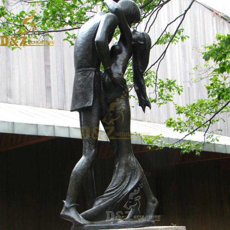 Romeo and Juliet sculpture