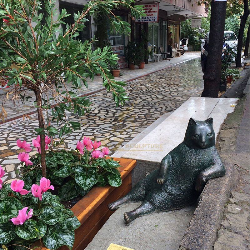 istanbul cat statue