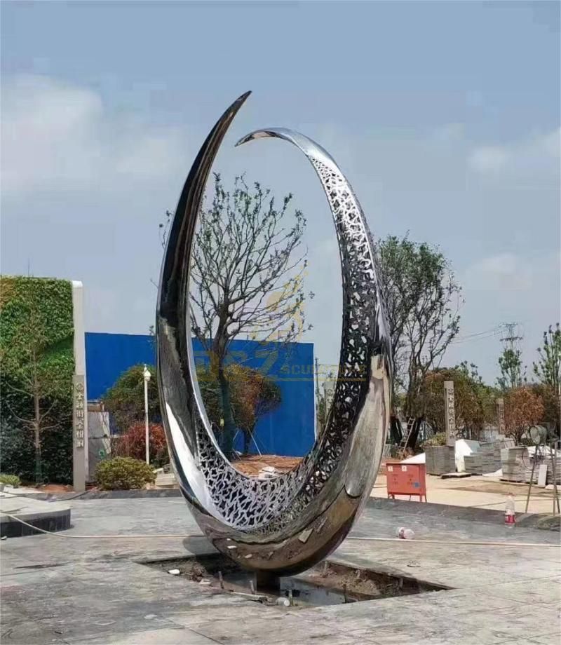 large stainless steel sculpture