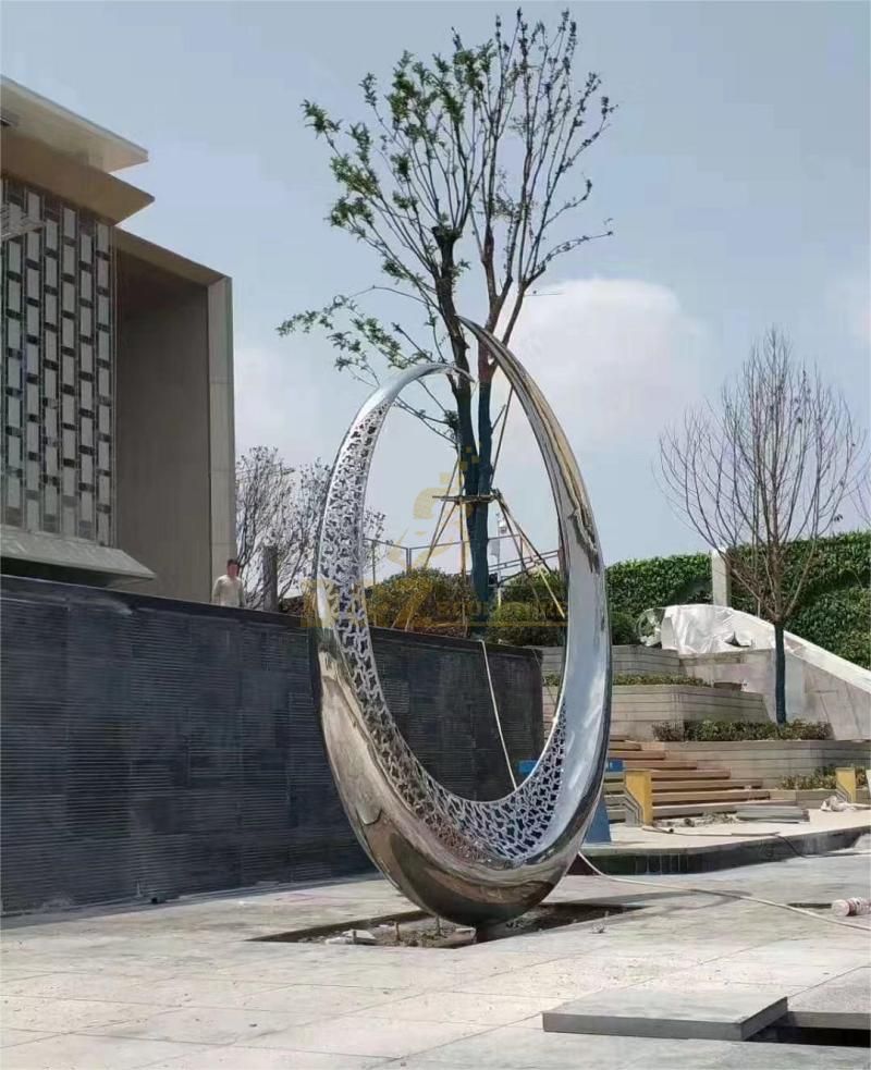 large stainless steel sculpture