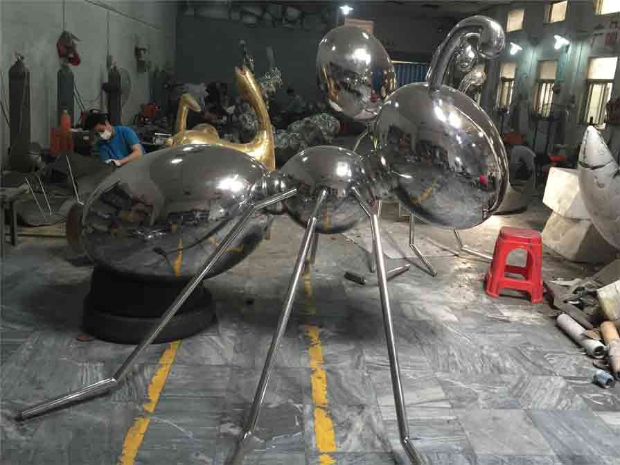 Giant stainless steel metal ant sculptures for sale, perfect for garden decor DZ-304