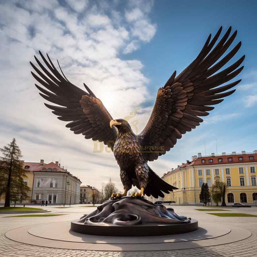 Giant bronze eagle sculptures for sale, square garden sculpture DZ-373