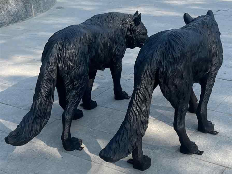 Pair of black outdoor life size bronze wolf statues for sale DZ-392