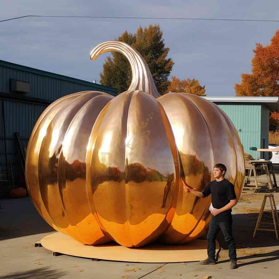 10-1 Creative Giant Pumpkin Sculptures: Custom Holiday Decor