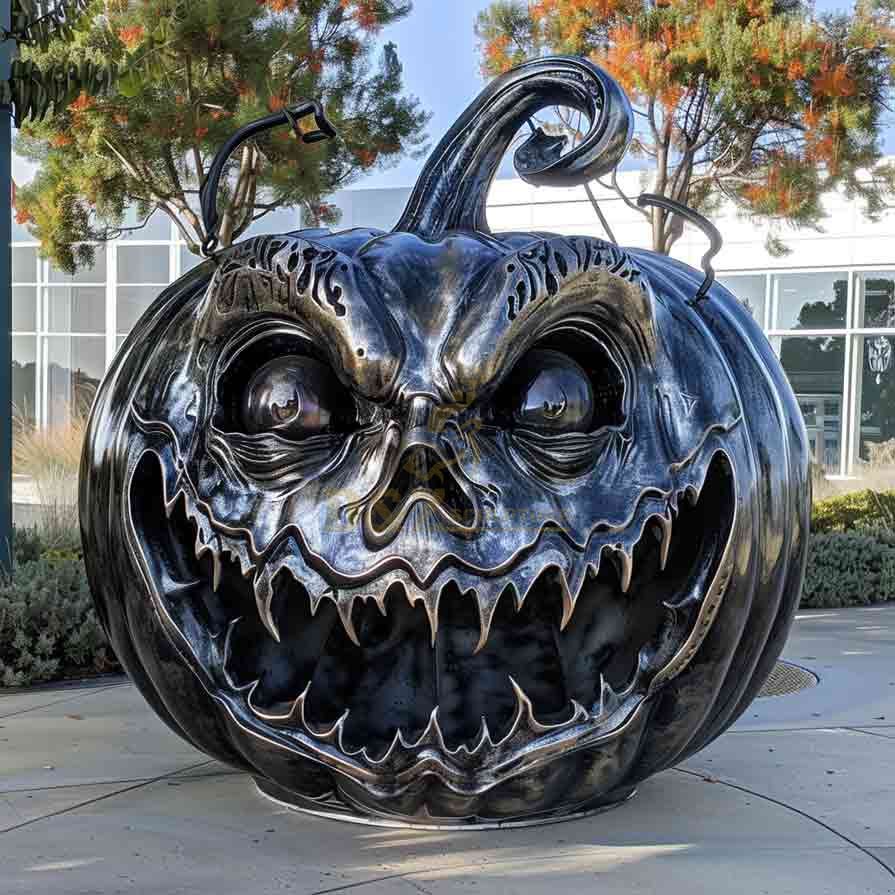 10-3 Creative Giant Pumpkin Sculptures: Custom Holiday Decor