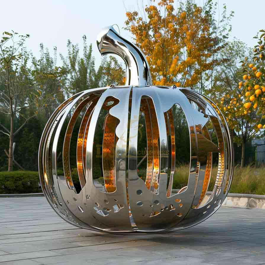 10-4 Creative Giant Pumpkin Sculptures: Custom Holiday Decor
