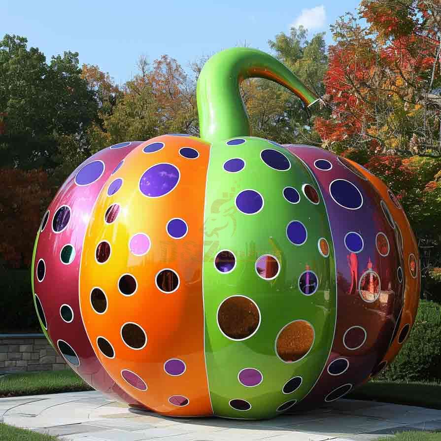 10-6 Creative Giant Pumpkin Sculptures: Custom Holiday Decor
