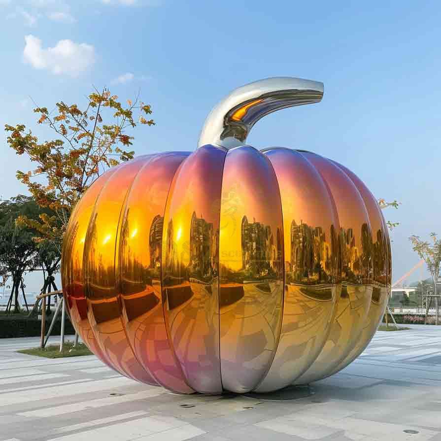 10-8 Creative Giant Pumpkin Sculptures: Custom Holiday Decor