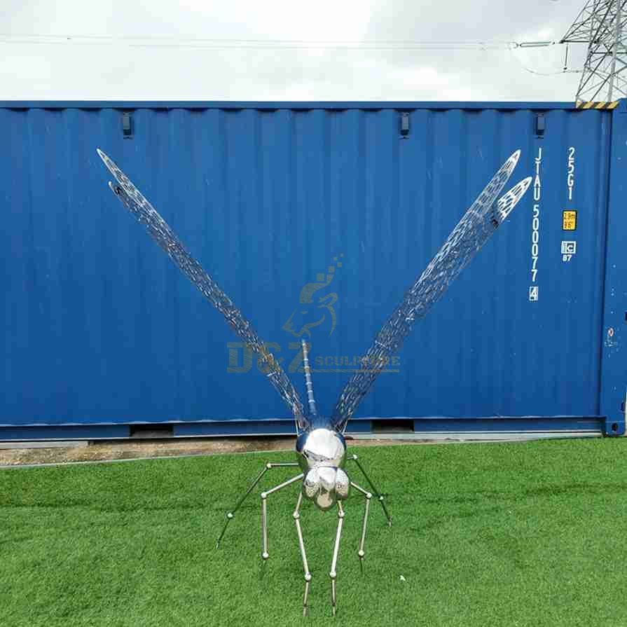 metal dragonfly sculpture-1
