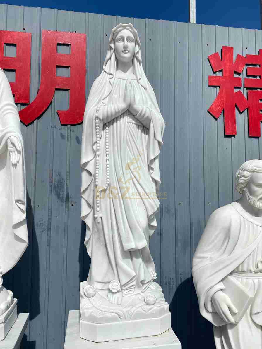 virgin mary praying statue 1