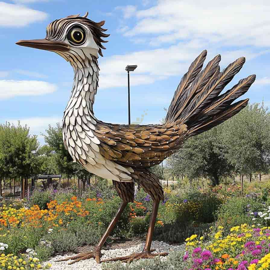 Giant roadrunner garden statue 1