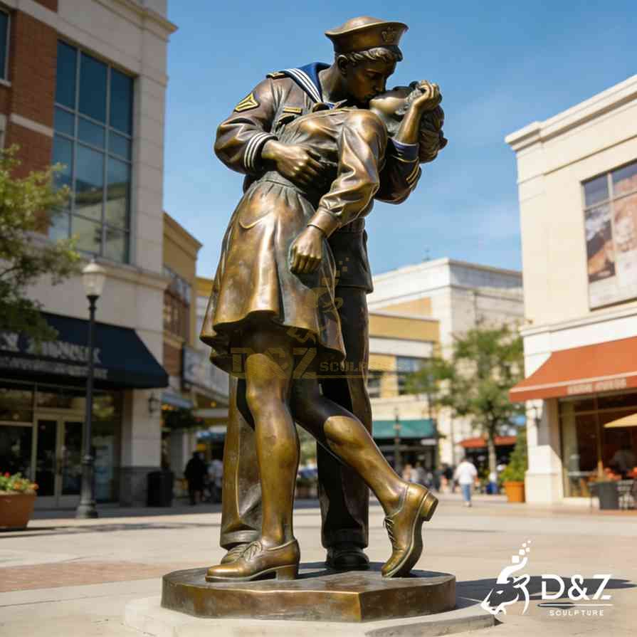 Soldier Kissing Nurse Statue 6